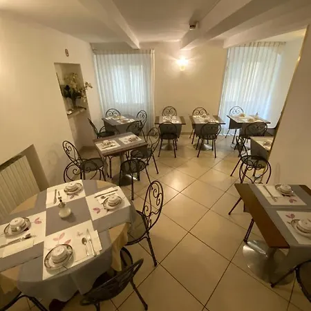 Victoria Hotel 3*